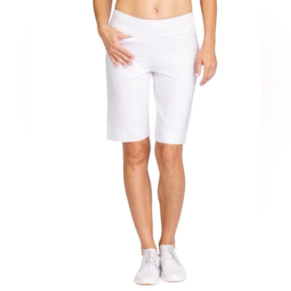 Tail Pants - Tail Women's White Shorts‎ Mulligan Golf 21" Shorts - Chalk White size 8 (4014)